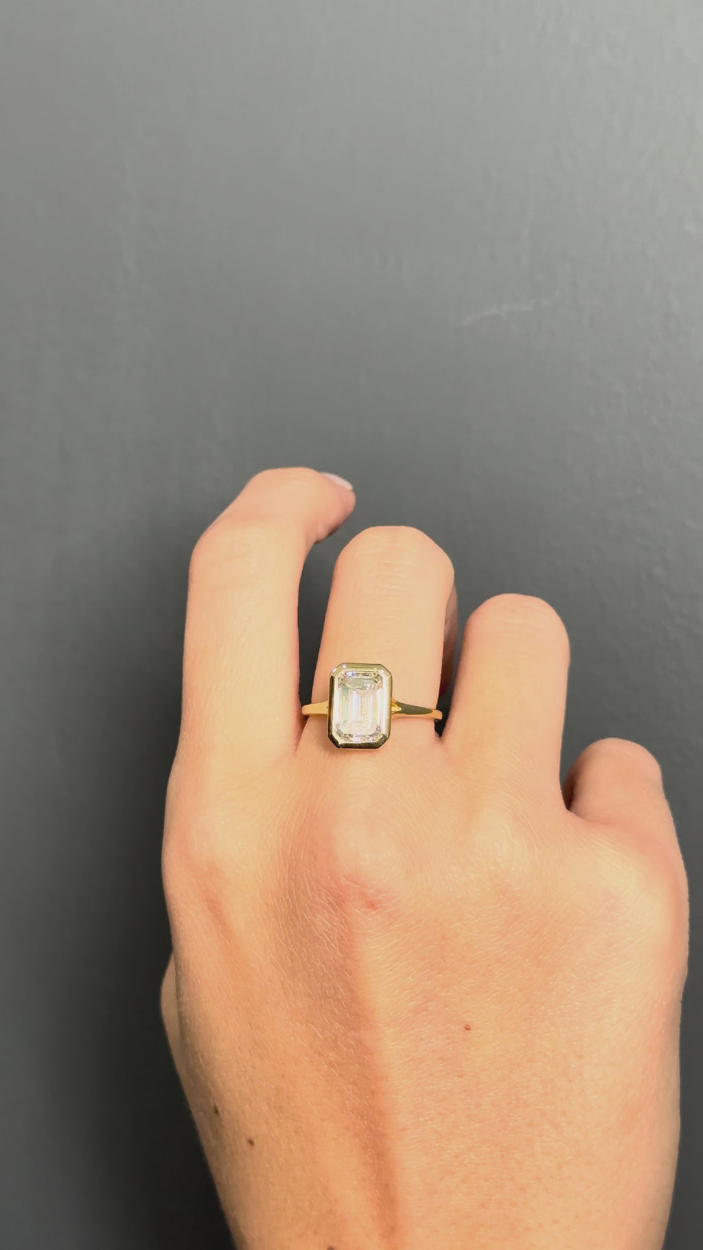 Empire - Emerald Bezel Ring